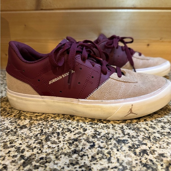Kids Size 6.5Y Jordan Series SE Sneakers in Burgundy and Tan - Picture 5 of 15